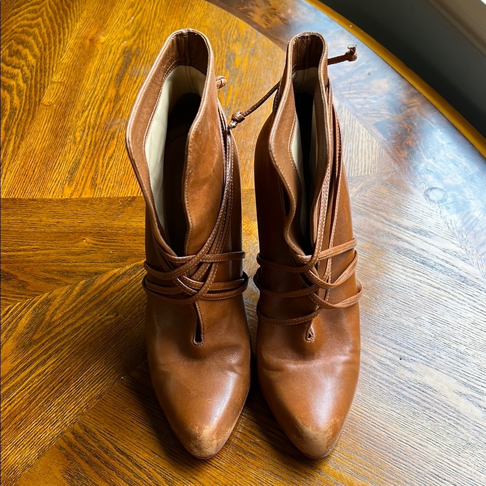 PRE- OWNED CHRISTIAN LOUBOUTIN SIT
RAIN 100 NAPA SHINE